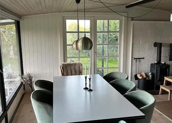 Дом отдыха Vacation With Sea Views - 200m From *